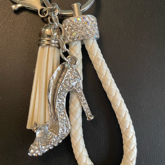 Elegant White Braided Wristlet Keychain 
w/Rhinestone Heel & Tassel -Unique NWT - Picture 11 of 14